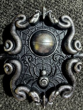Hyde & EEK Boutique Halloween light-up doorbell/door knocker with gothic eye